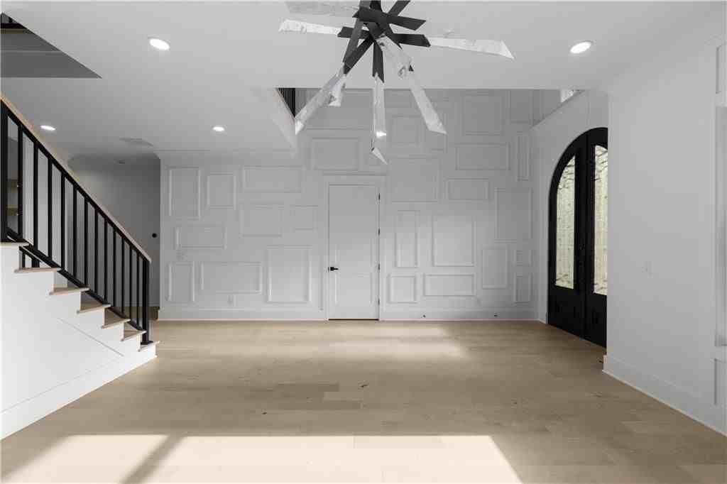 409 Thunder Rd - Photo 7 of 50