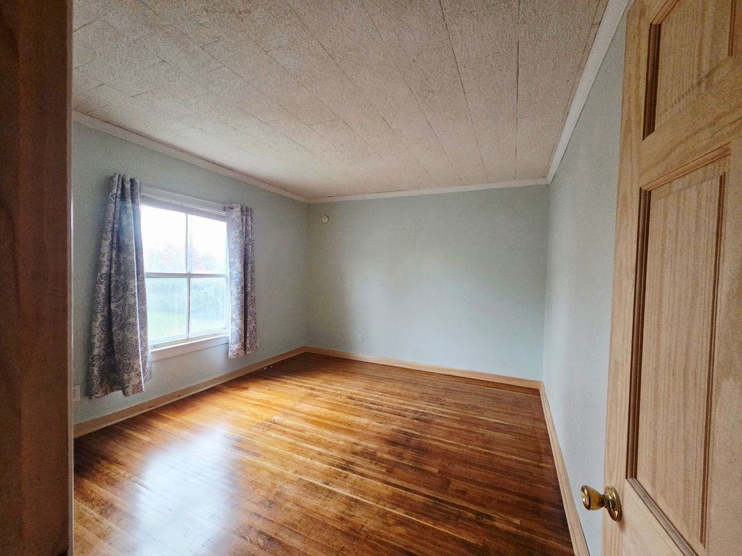 98 Franklin St - Photo 7 of 9