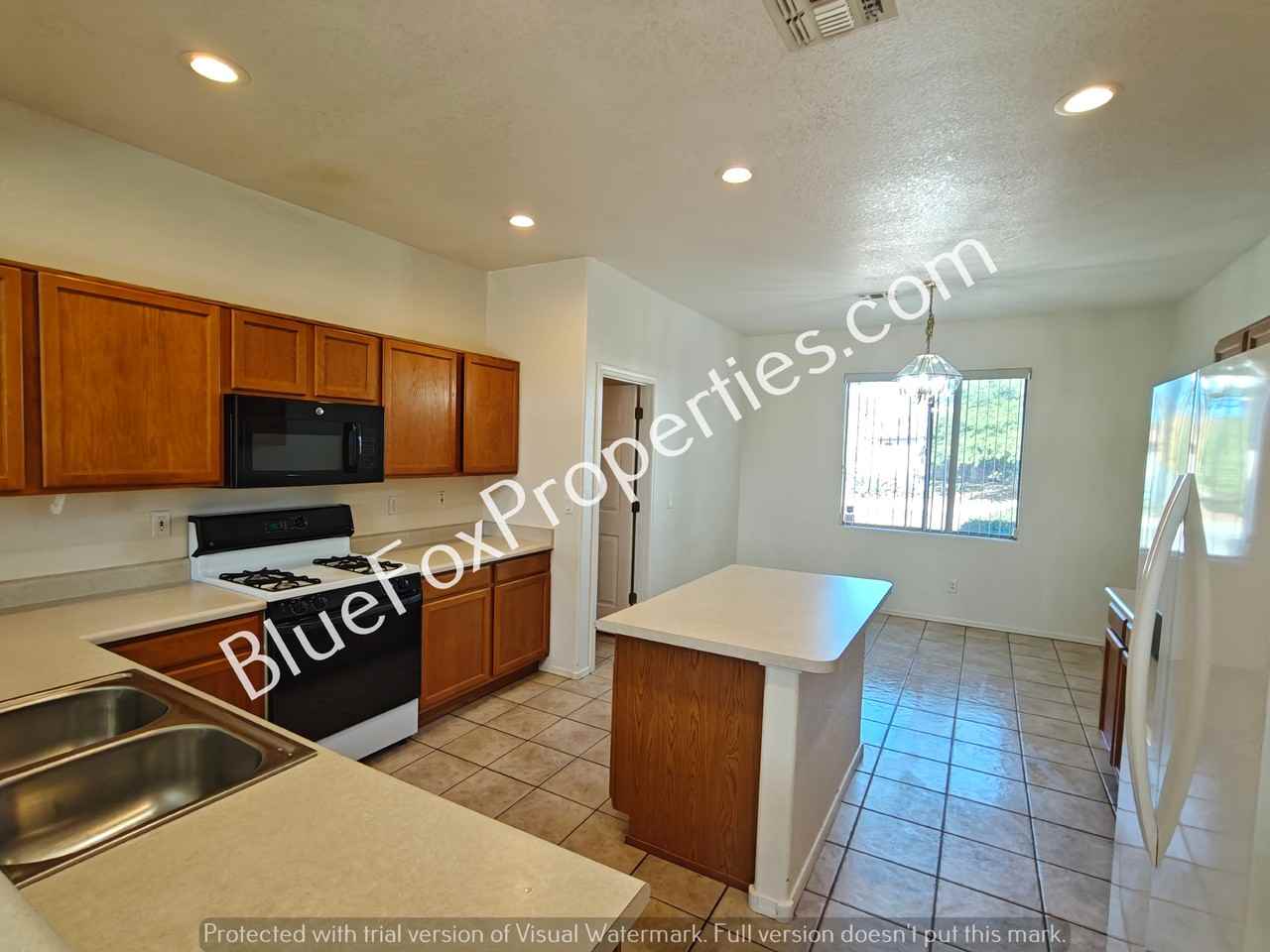 7542 S Dunbar Ct - Photo 2 of 23