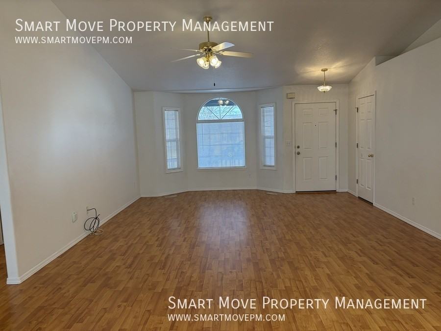 9631 W Ottawa Ct - Photo 4 of 37