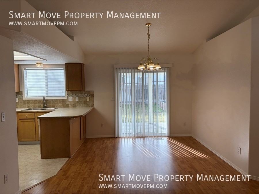 9631 W Ottawa Ct - Photo 6 of 37