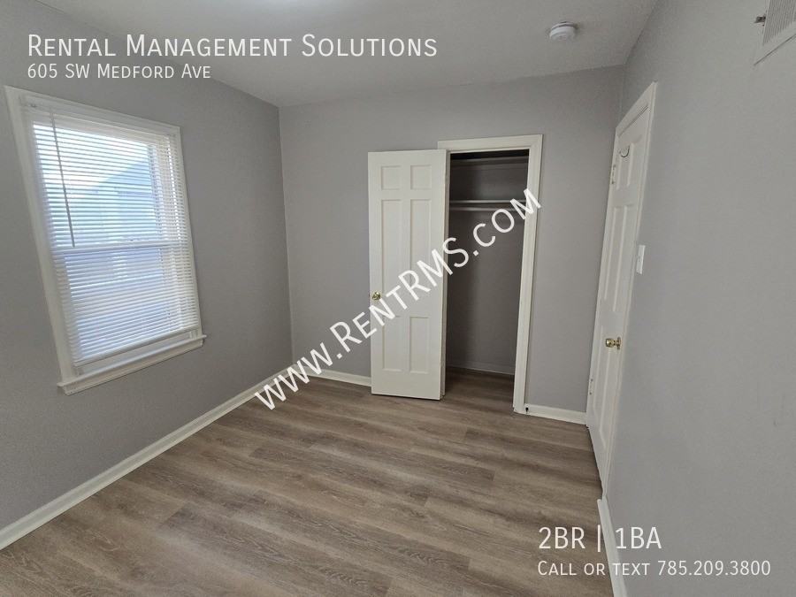 605 Sw Medford Ave - Photo 6 of 9