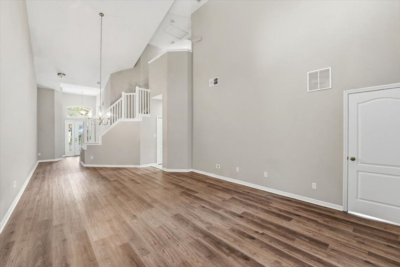 182 Chippendale Ter - Photo 3 of 13