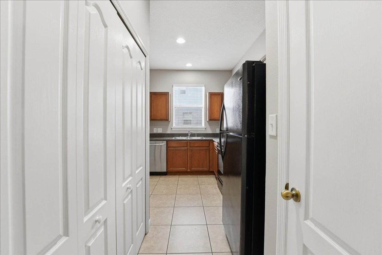 182 Chippendale Ter - Photo 4 of 13