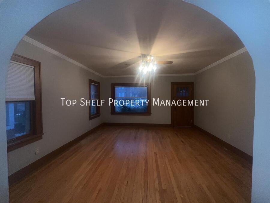 1063 42nd St - Photo 2 of 15