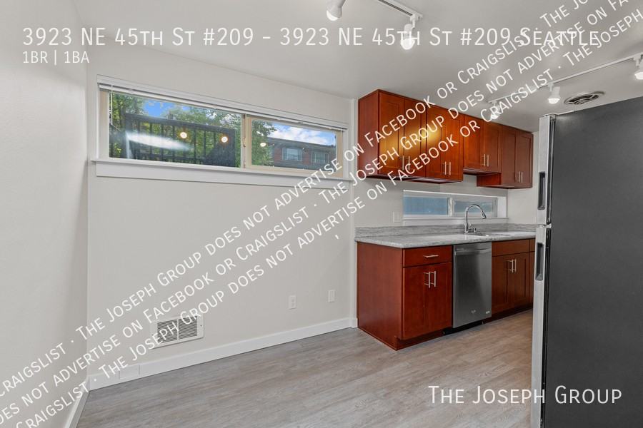 3923 Ne 45th St - Photo 7 of 23