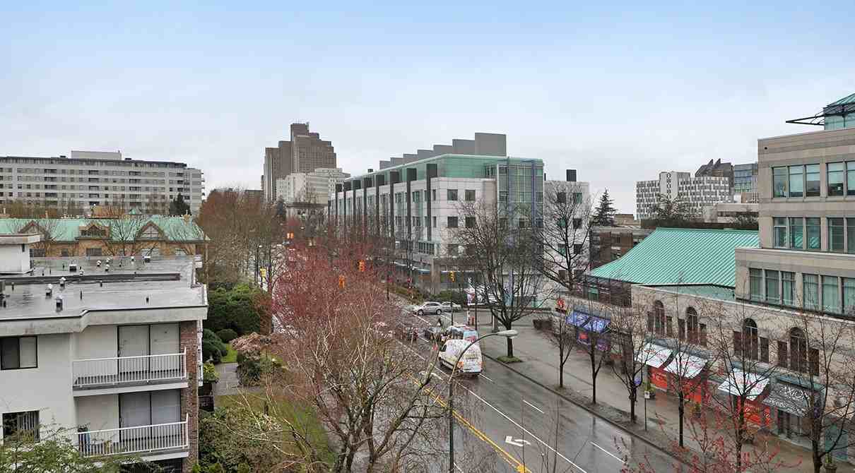 Hollyburn Court - Photo 4 of 5