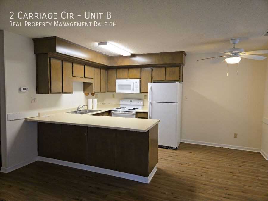 2 Carriage Cir #B - Photo 4 of 11