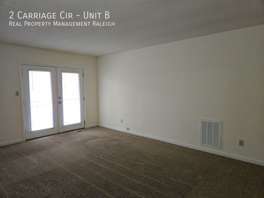 2 Carriage Cir #B - Photo 6 of 11