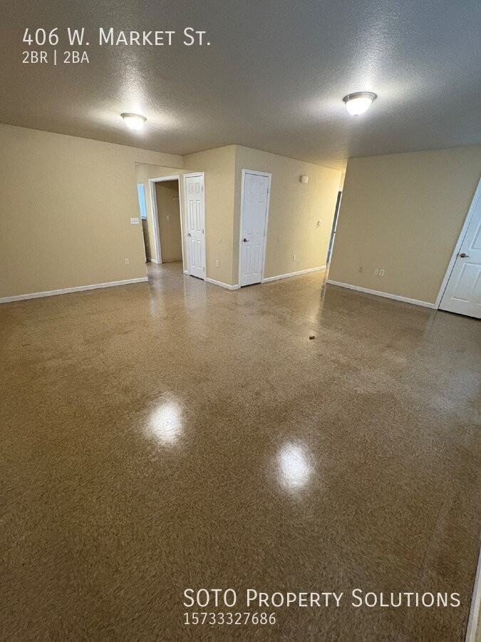 406 W Market St - Photo 2 of 10