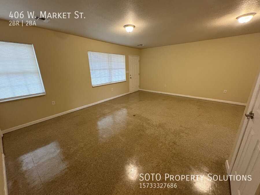 406 W Market St - Photo 3 of 10