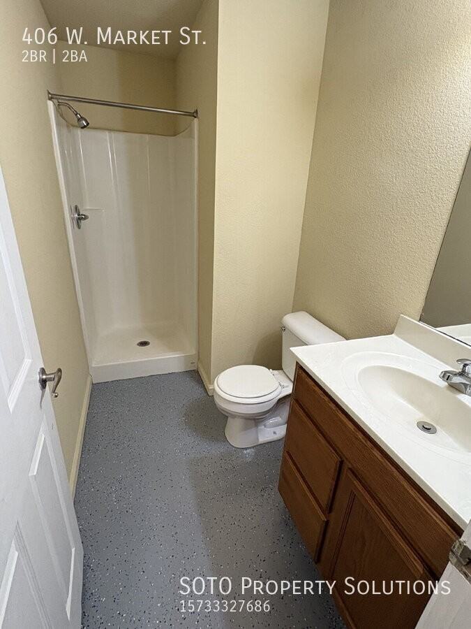 406 W Market St - Photo 5 of 10