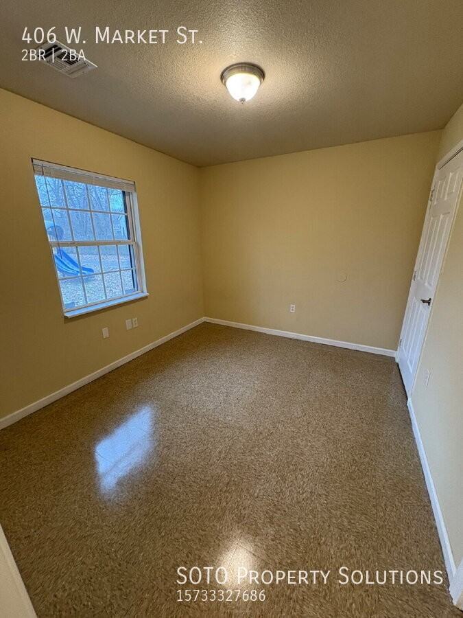 406 W Market St - Photo 6 of 10