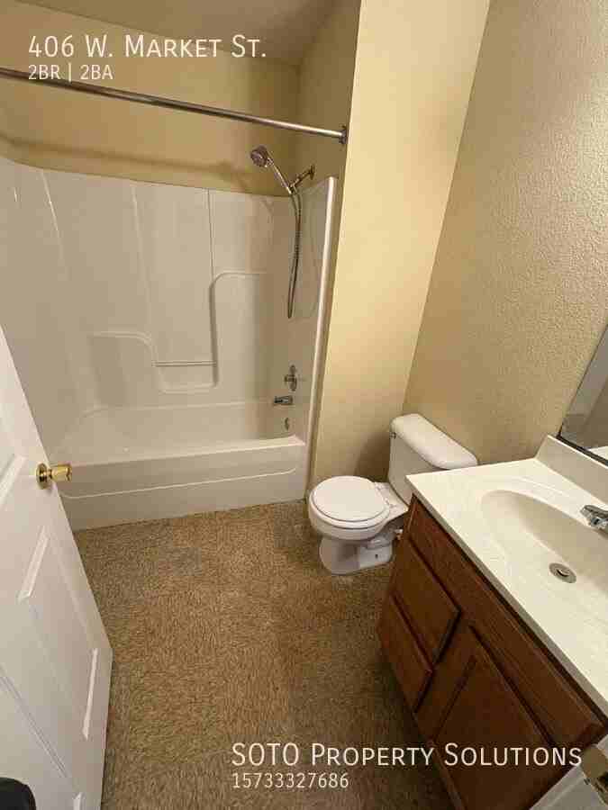 406 W Market St - Photo 7 of 10