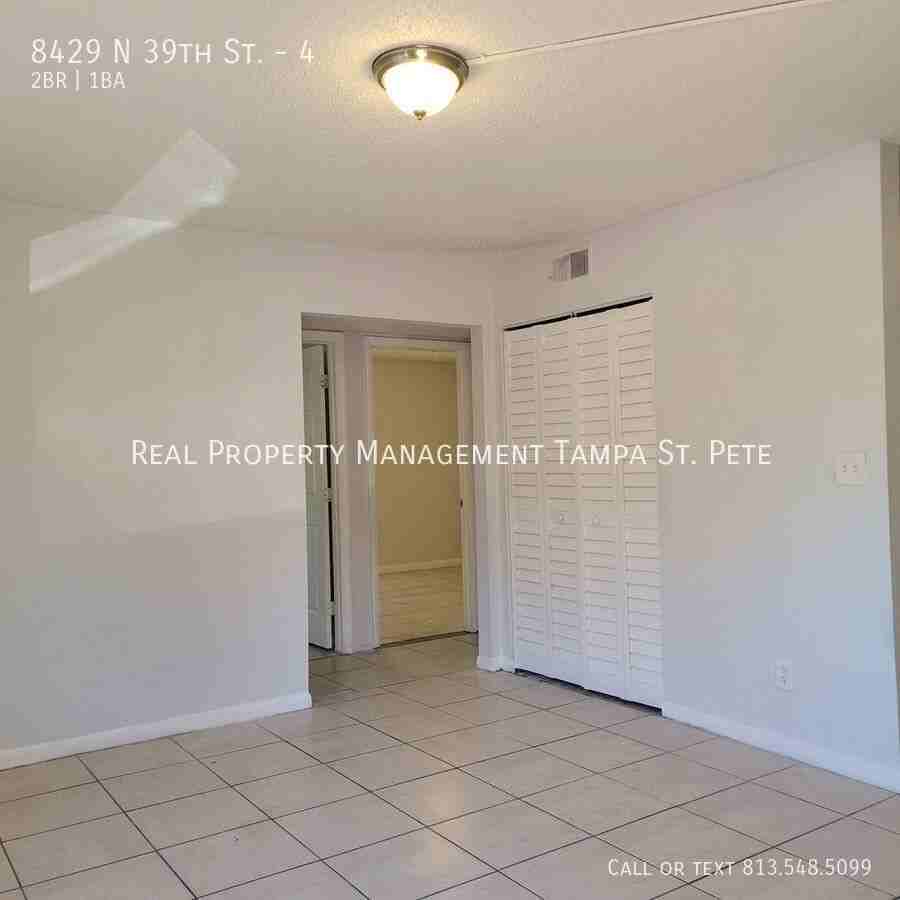 8429 N 39th St #4 - Photo 3 of 20