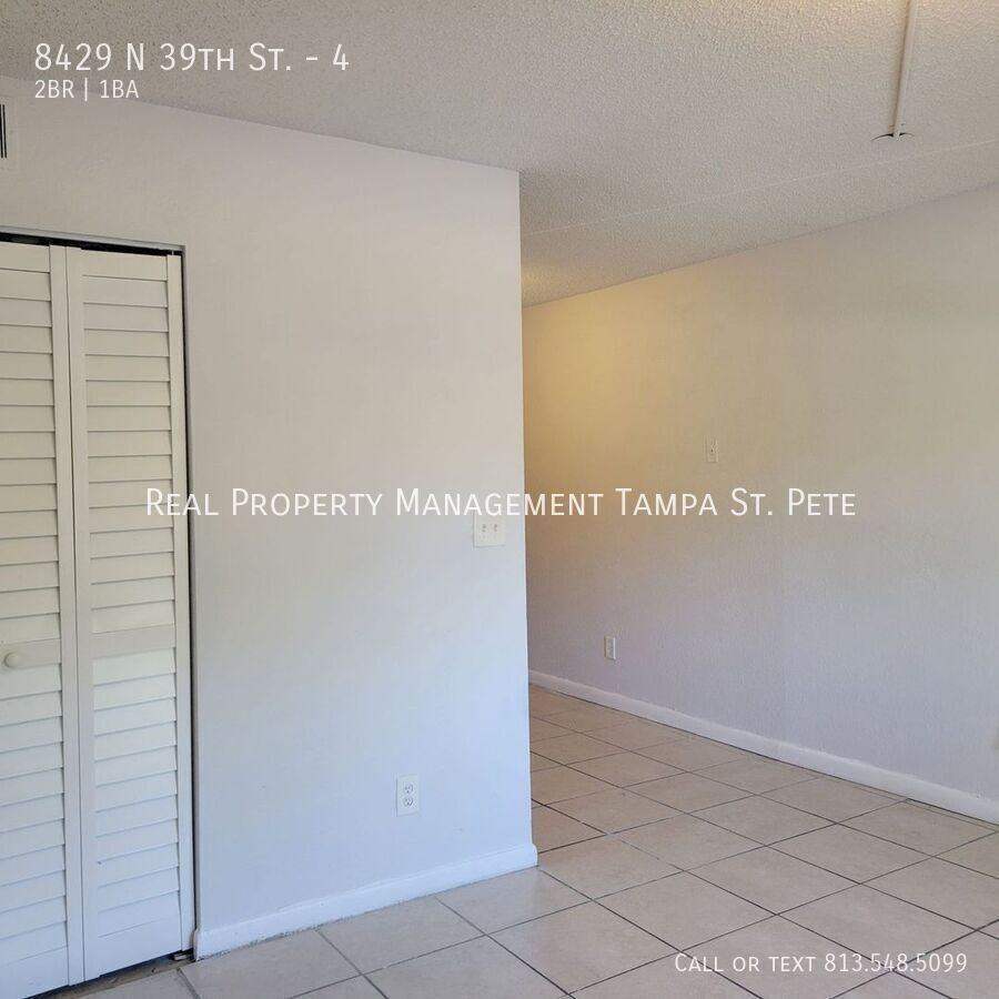 8429 N 39th St #4 - Photo 4 of 20