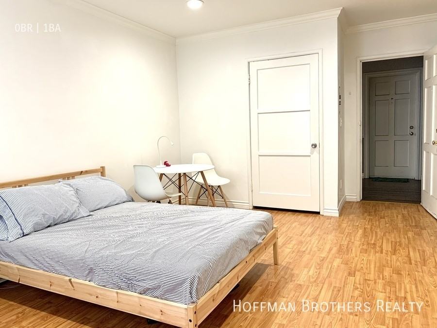 301 N Sycamore Ave #5 - Photo 2 of 7