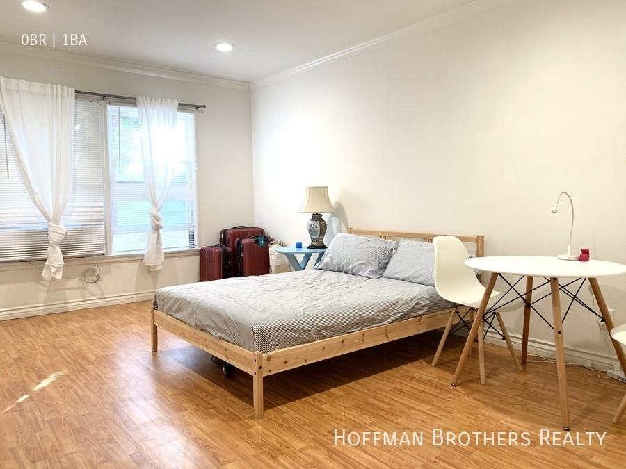 301 N Sycamore Ave #5 - Photo 3 of 7