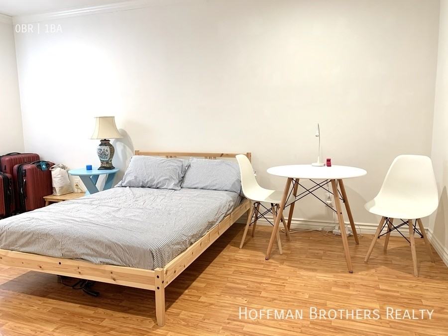 301 N Sycamore Ave #5 - Photo 4 of 7