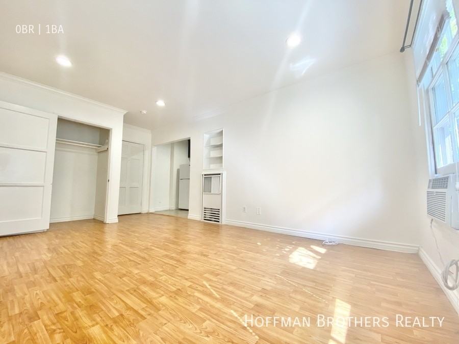 301 N Sycamore Ave #5 - Photo 5 of 7