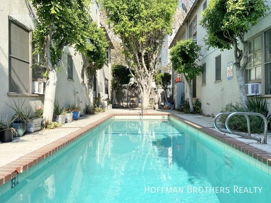 301 N Sycamore Ave #5 - Photo 7 of 7