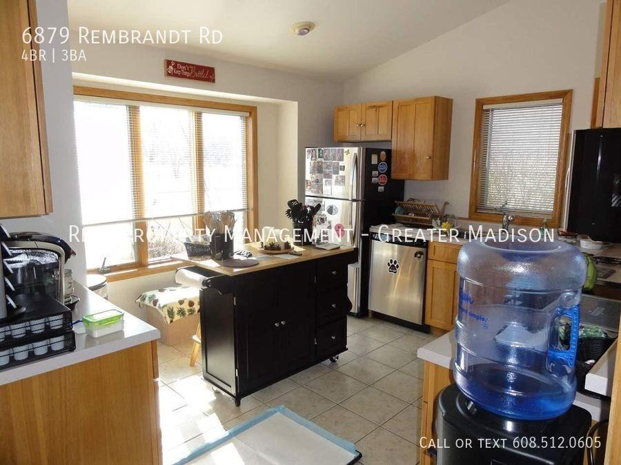 REMBRANDT & - Photo 2 of 10