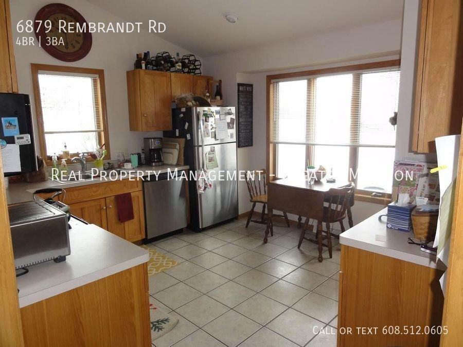 REMBRANDT & - Photo 3 of 10