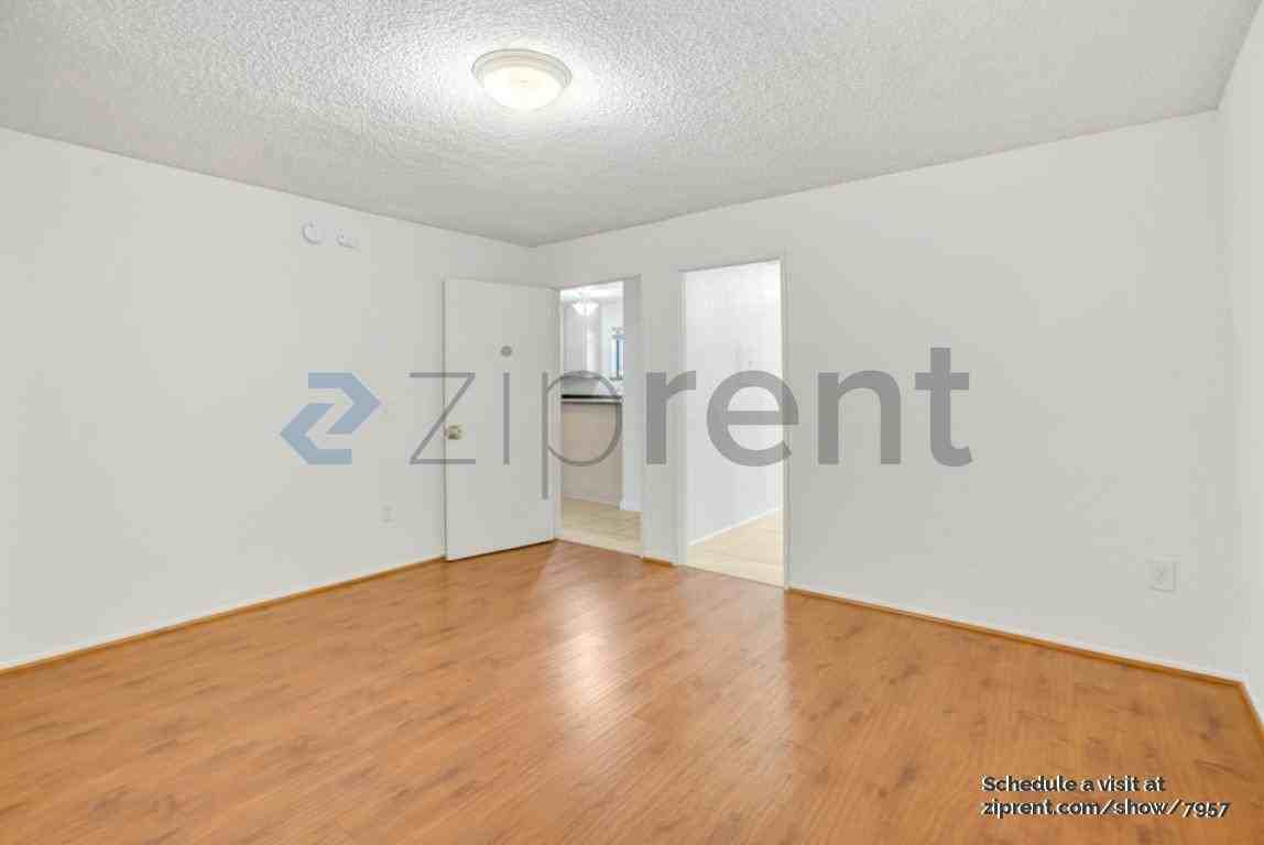 4506 Saugus Ave #5 - Photo 6 of 17