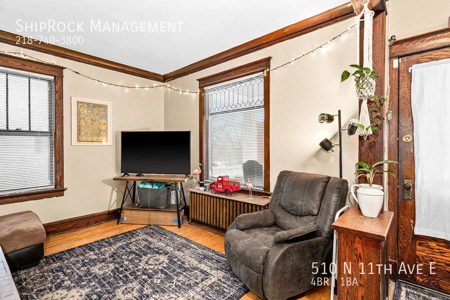 510 N 11th Ave E - Photo 3 of 15