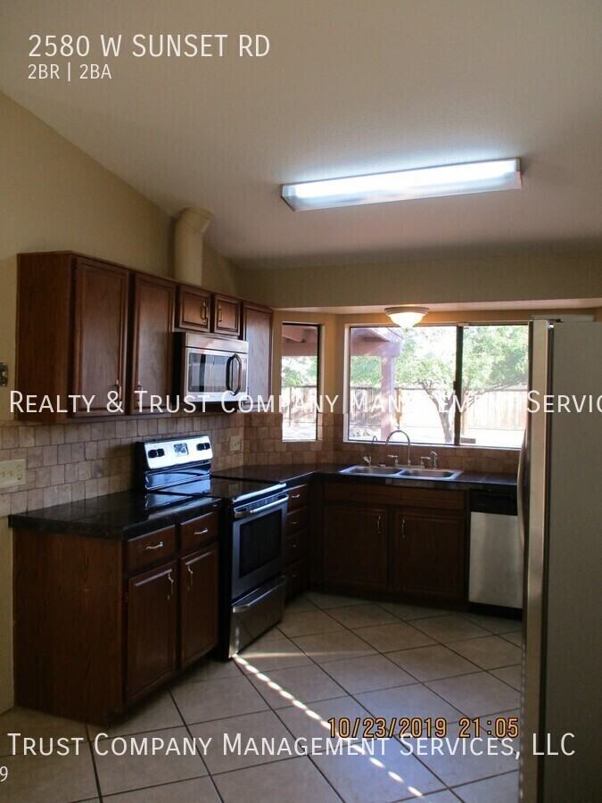 2580 W Sunset Rd - Photo 3 of 10