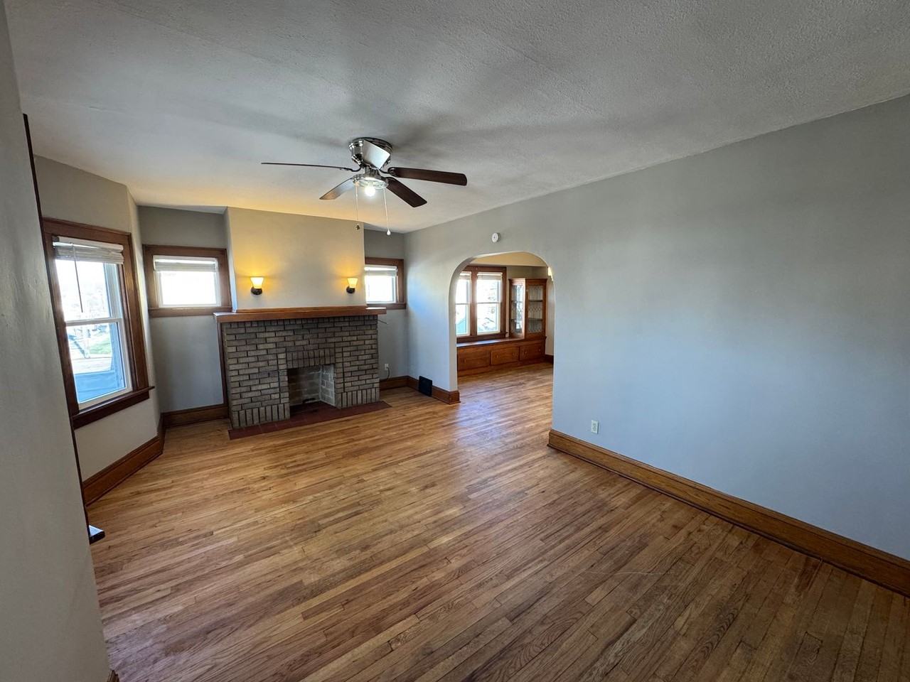 2121 Wyandotte Ave - Photo 6 of 23