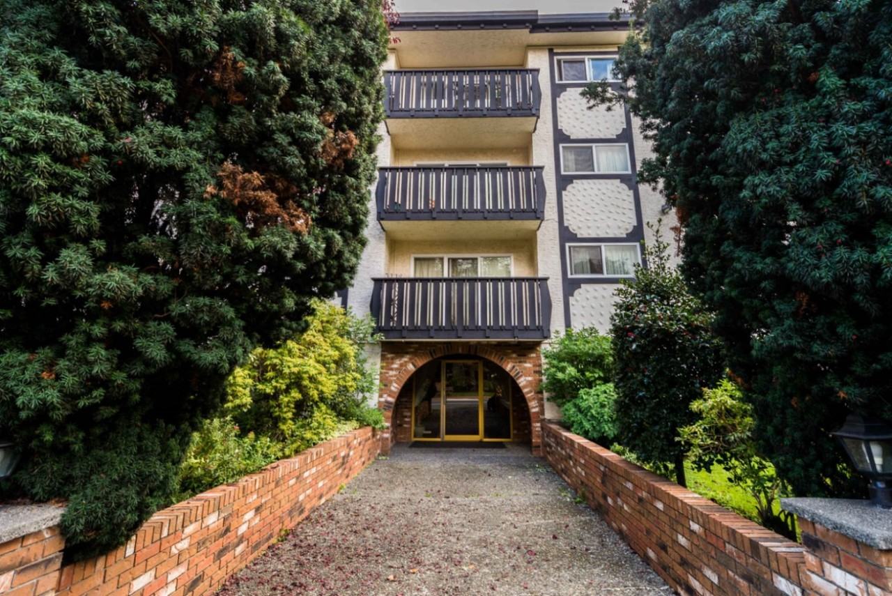 Sir John Franklin Apartments - Photo 2 of 8