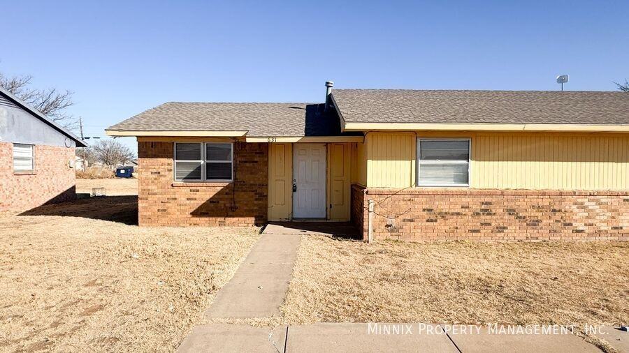 631 S Crosby St - Photo 2 of 13