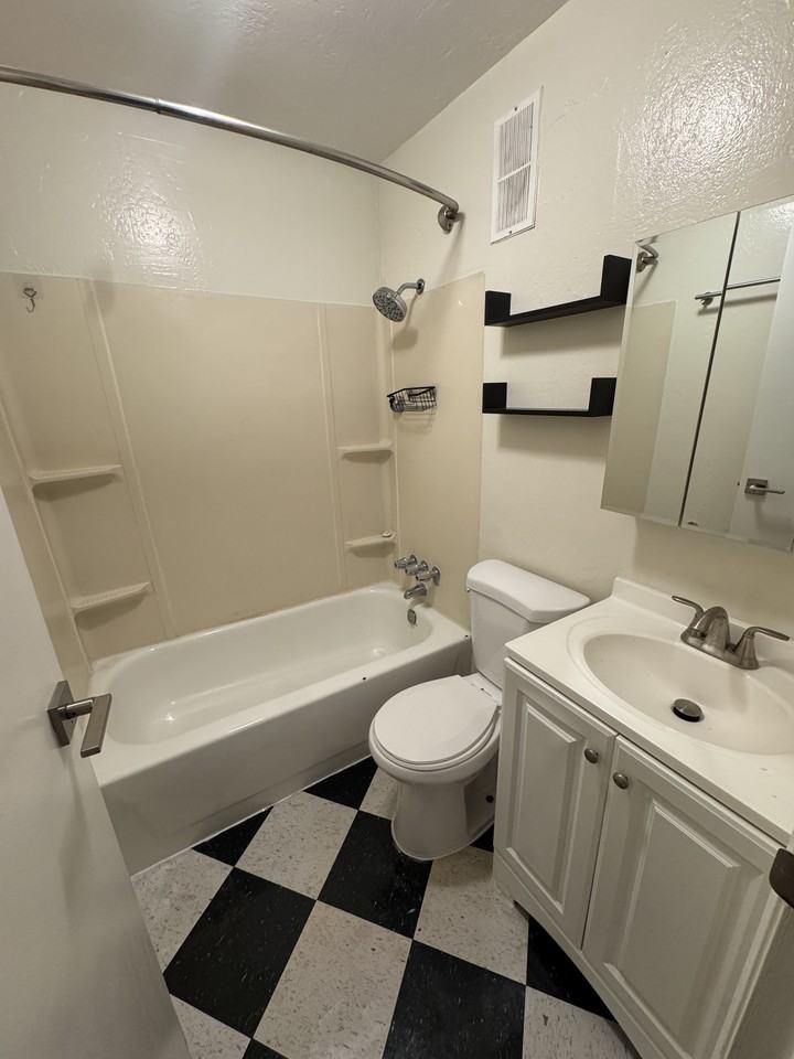 2156 Market St #D - Photo 6 of 9