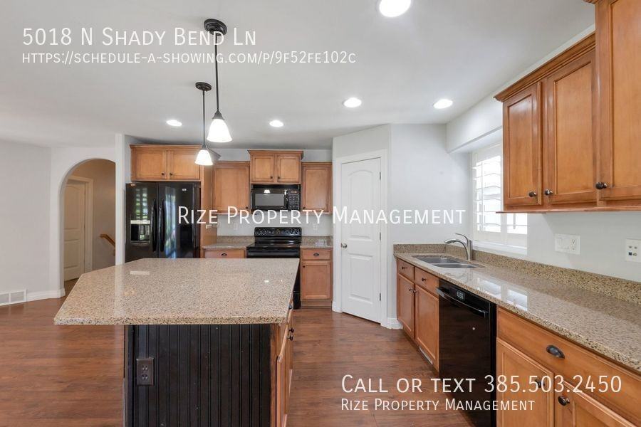 5018 N Shady Bend Ln - Photo 4 of 33