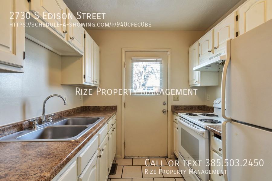 2730 S Edison St - Photo 3 of 14