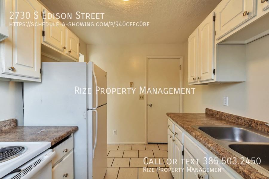 2730 S Edison St - Photo 4 of 14