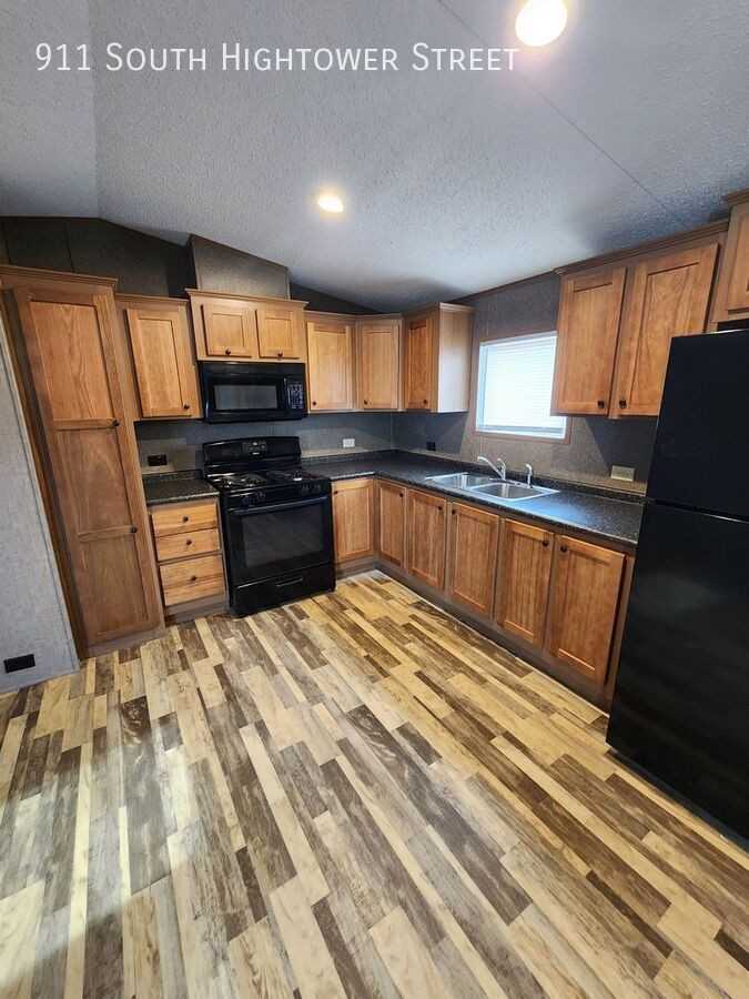 911 S Hightower St - Photo 5 of 5