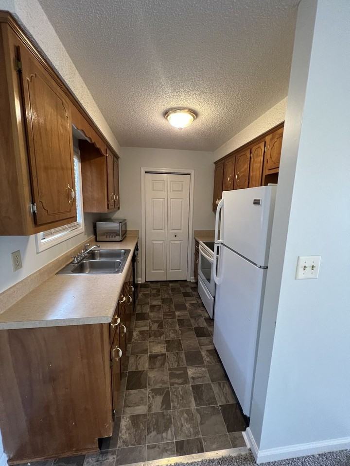 185 Monarch Ln - Photo 4 of 11