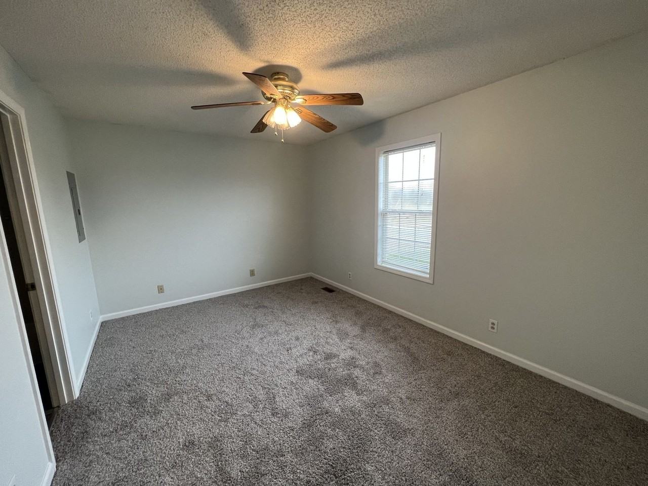 185 Monarch Ln - Photo 5 of 11