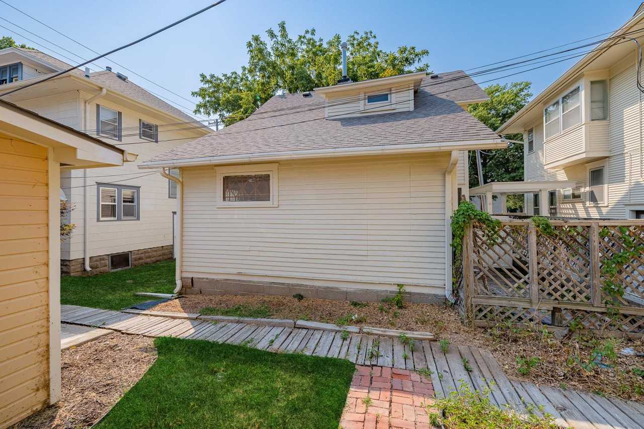 1116 S 17th St - Photo 6 of 36