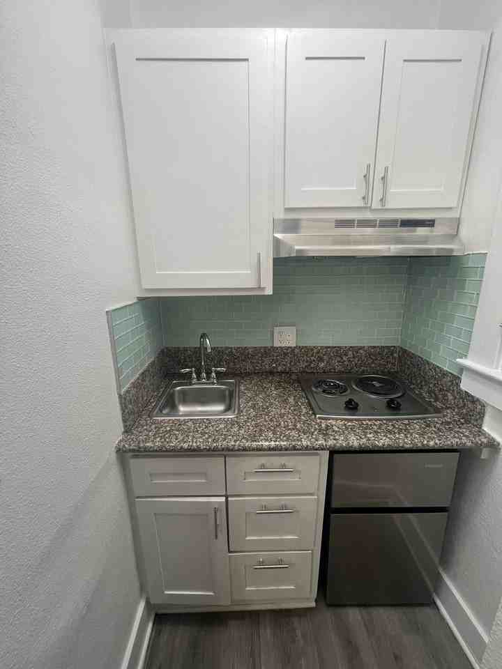 906 Pacific Ave - Photo 6 of 18