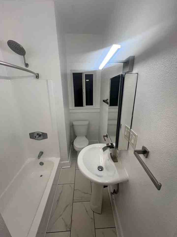 906 Pacific Ave - Photo 7 of 18