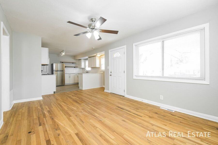 1131 Geneva St - Photo 3 of 20