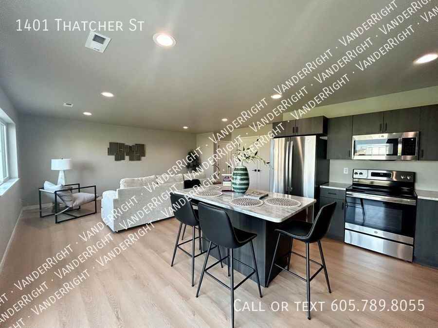 1401 Thatcher St - Photo 3 of 24