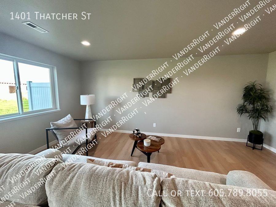 1401 Thatcher St - Photo 6 of 24
