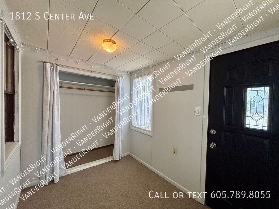 1812 S Center Ave - Photo 2 of 31