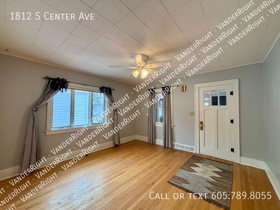 1812 S Center Ave - Photo 3 of 31