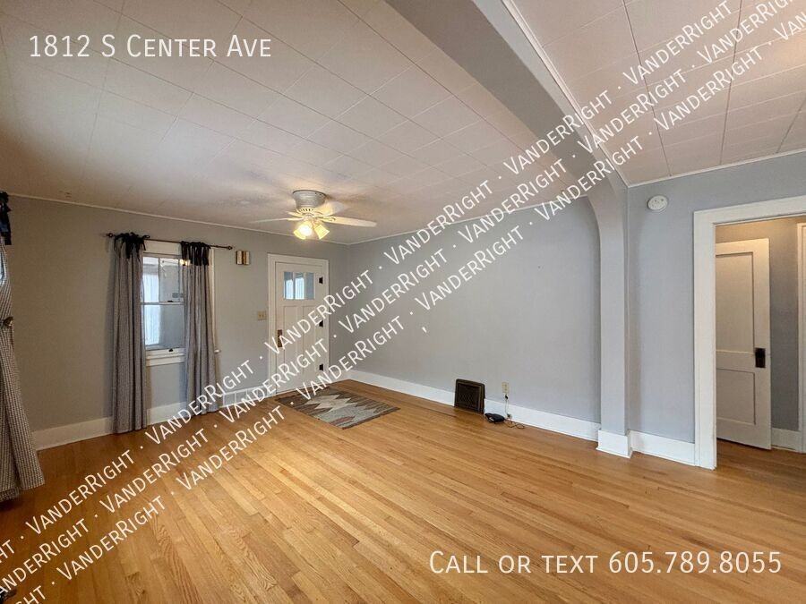 1812 S Center Ave - Photo 4 of 31