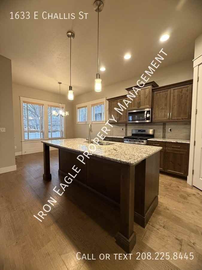 1633 E Challis St - Photo 2 of 36